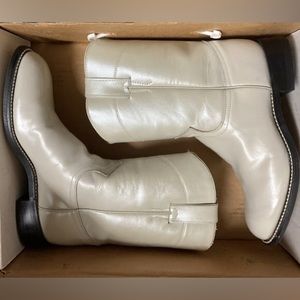 Justin Boots size 4 1/2 D can be women’s or child.